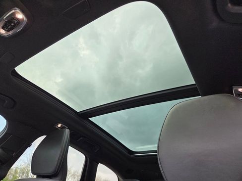 Used 2021 Volvo XC60 T5 R-Design image 9