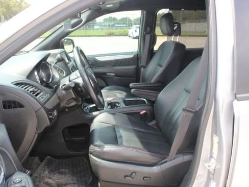 Used 2019 Dodge Grand Caravan GT FWD image 9