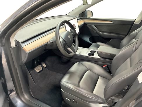 Certified 2023 Tesla Model Y Long Range AWD/4WD image 9