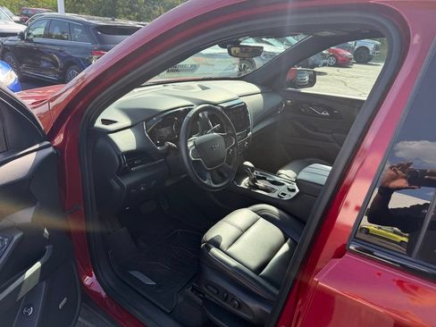 Used 2023 Chevrolet Traverse RS w/ LPO, Floor Liner Package AWD/4WD image 10
