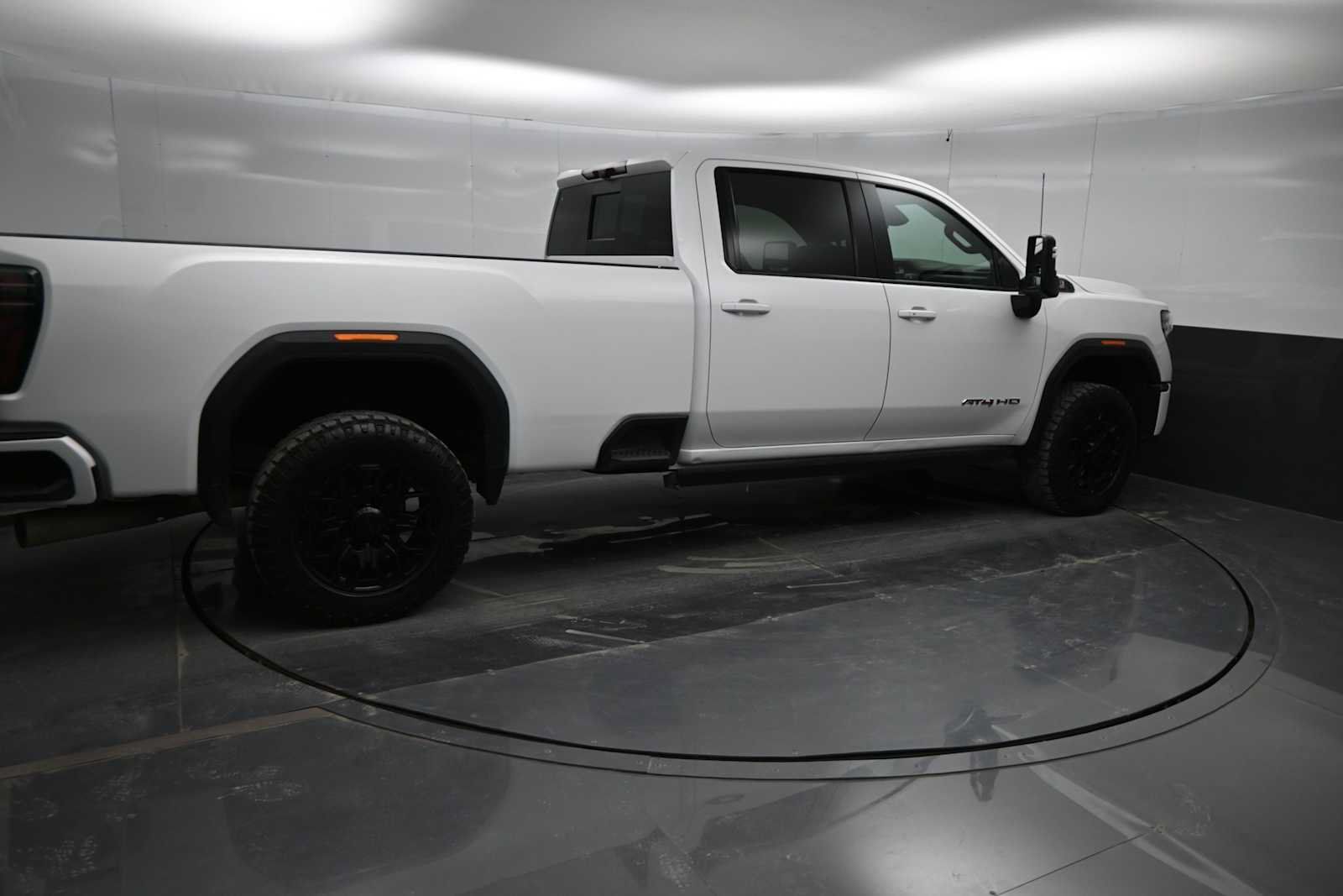 Used 2024 GMC Sierra 2500 AT4 w/ AT4 Premium Plus Package AWD/4WD image 18