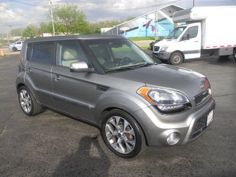Used 2013 Kia Soul ! FWD image 9