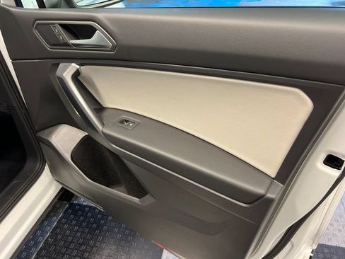 Certified 2021 Volkswagen Tiguan SE FWD image 11