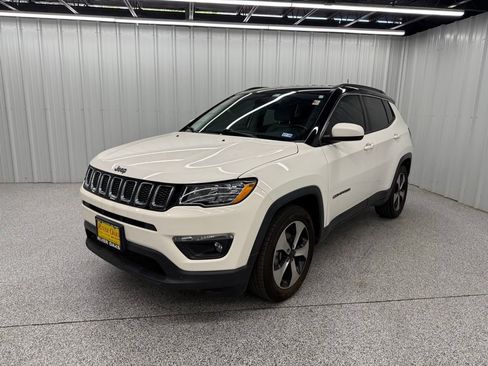 Used 2018 Jeep Compass Latitude w/ Popular Equipment Group FWD image 3