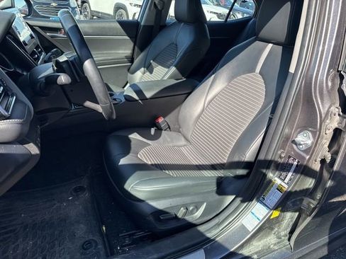Used 2022 Toyota Camry SE image 11