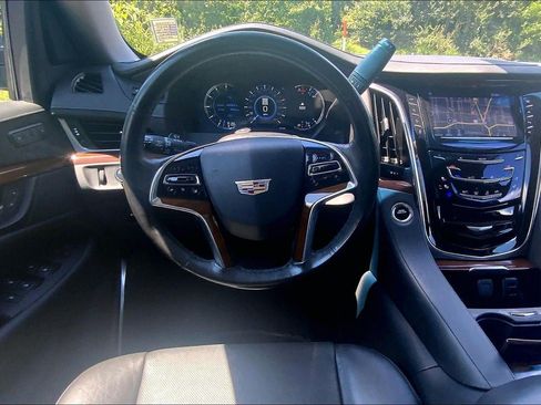 Used 2020 Cadillac Escalade Premium Luxury w/ LPO, Radiant Package AWD/4WD image 5