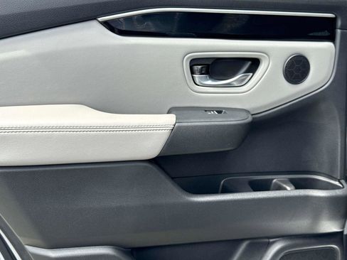 Certified 2025 Honda Pilot Touring image 14