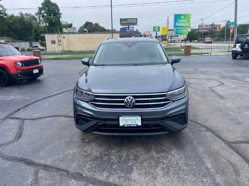 Used 2022 Volkswagen Tiguan SE FWD image 2