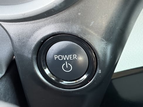 Certified 2025 Toyota Sienna LE FWD image 25