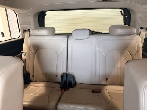 Used 2024 Ford Expedition Limited image 19