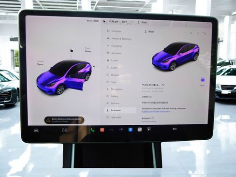 Used 2020 Tesla Model Y Long Range image 12