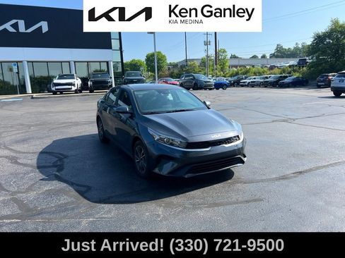 Certified 2023 Kia Forte LXS w/ LXS Technology Package FWD image 3