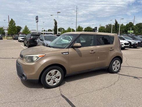 Used 2015 Kia Soul FWD image 2
