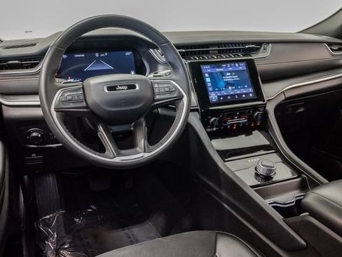 Used 2024 Jeep Grand Cherokee Altitude AWD/4WD image 7