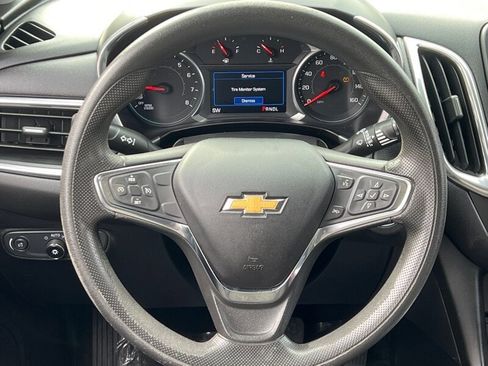 Used 2019 Chevrolet Equinox LT image 12