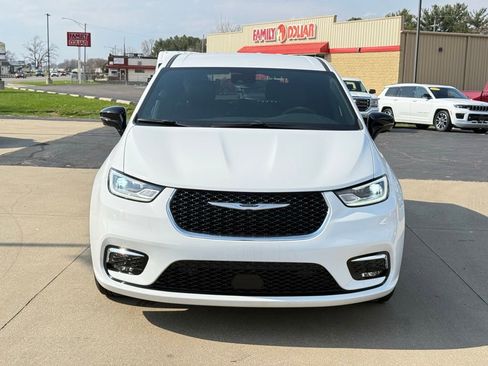 New 2025 Chrysler Pacifica Select FWD image 2