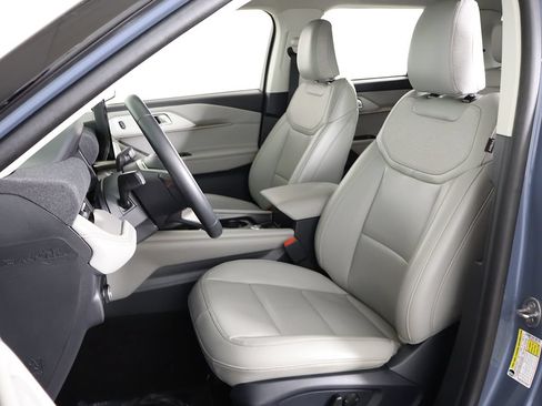 Used 2025 Ford Explorer Active w/ Active Comfort Package AWD/4WD image 30
