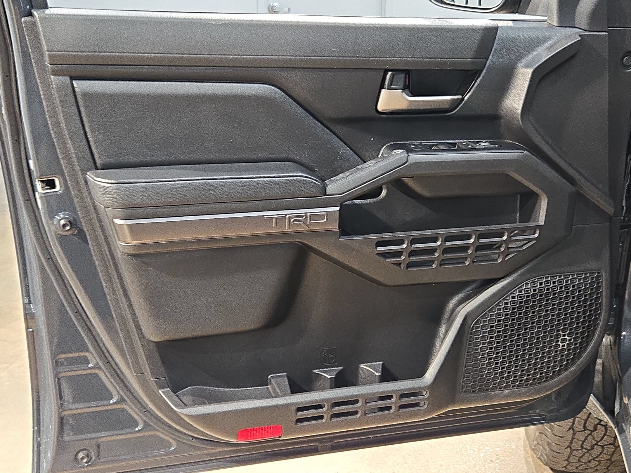 Certified 2025 Toyota Tacoma TRD Off-Road AWD/4WD image 20
