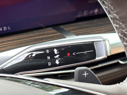 New 2026 Cadillac Escalade Luxury w/ LPO, Radiant Package AWD/4WD image 18