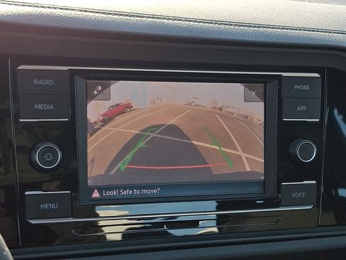 Used 2024 Volkswagen Jetta Sport image 17