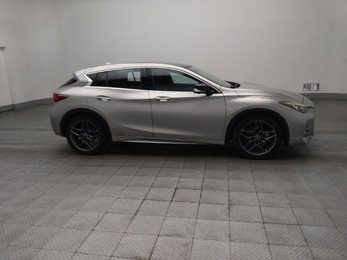 Used 2017 INFINITI QX30 Sport FWD image 11