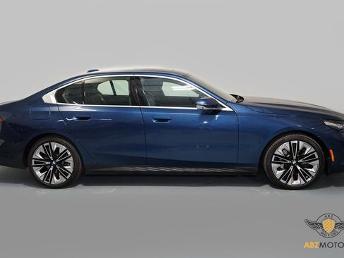 Used 2026 BMW 530i image 4