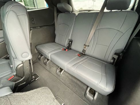 Used 2023 Buick Enclave Essence w/ Experience Buick Package FWD image 7