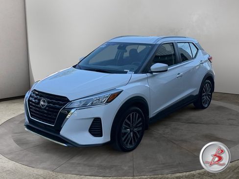 Used 2024 Nissan Kicks SV FWD image 3