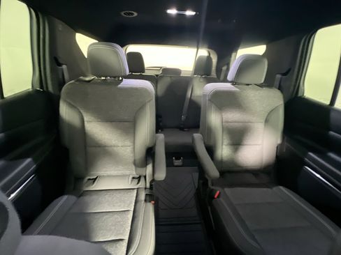 Used 2026 Chevrolet Traverse LT FWD image 32