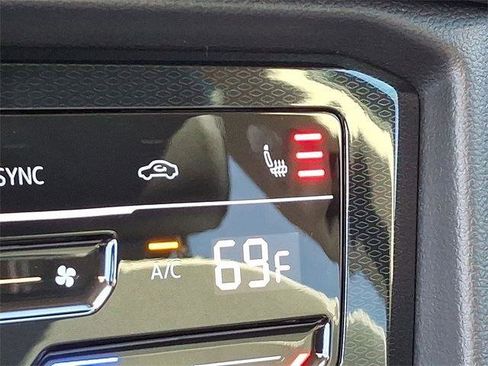 New 2025 Volkswagen Taos SE image 21