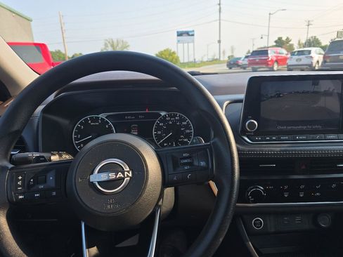 Used 2023 Nissan Rogue S AWD/4WD image 36