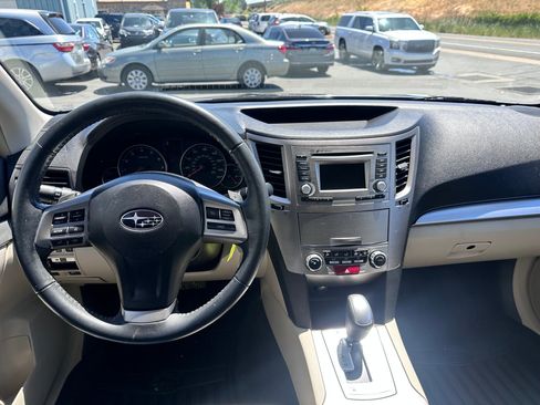 Used 2014 Subaru Outback 2.5i Premium AWD/4WD image 7