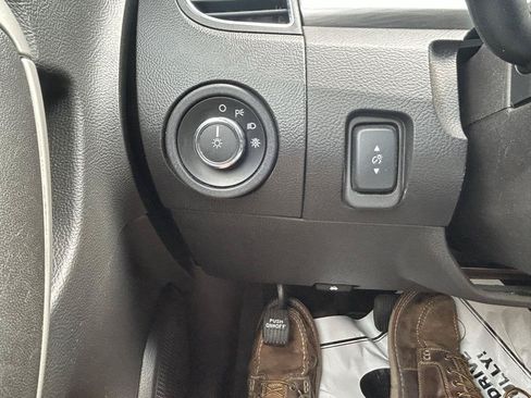 Used 2016 Ford Taurus SEL FWD image 26