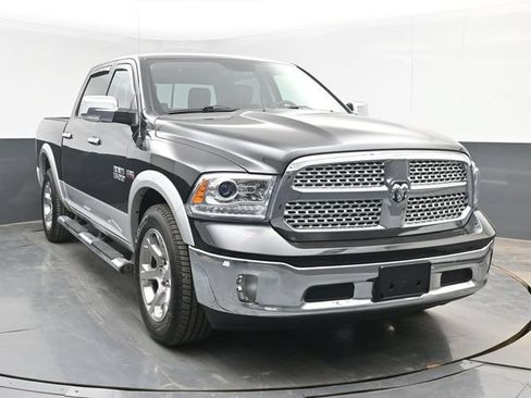 Used 2016 RAM 1500 Laramie w/ Convenience Group AWD/4WD image 2
