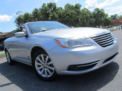 Used 2011 Chrysler 200 Touring FWD image 2