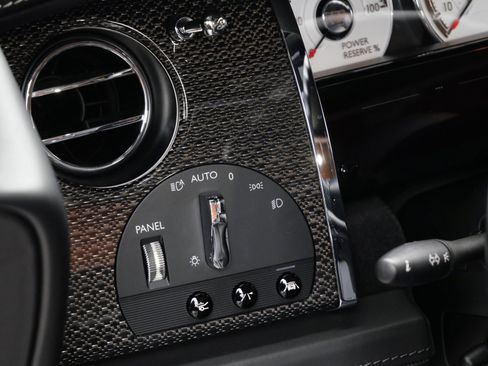 Used 2020 Rolls-Royce Dawn image 30