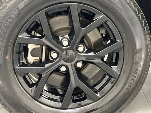 Used 2024 Jeep Grand Cherokee L Laredo image 69