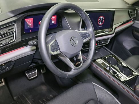 Certified 2025 Volkswagen Atlas Peak Edition SE AWD/4WD image 28