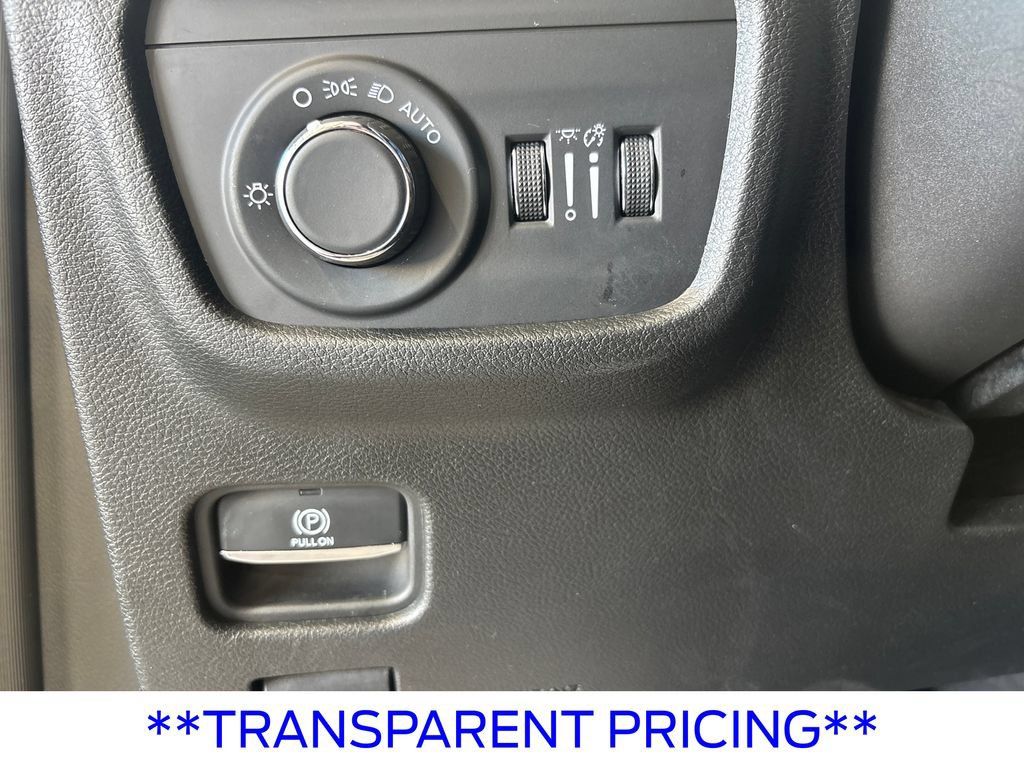 Used 2024 Jeep Grand Cherokee Altitude RWD image 35