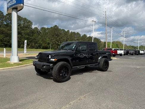 Used 2023 Jeep Gladiator Willys image 3