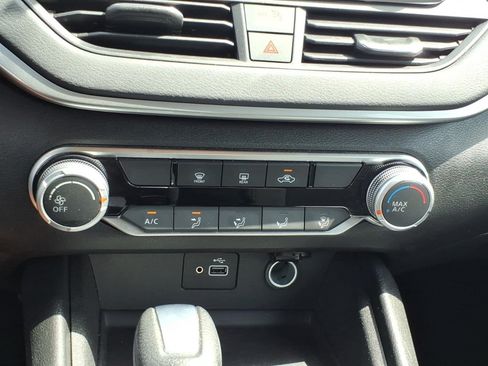 Used 2024 Nissan Altima 2.5 S FWD image 14