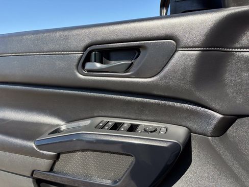 Certified 2025 Nissan Pathfinder SV FWD image 22