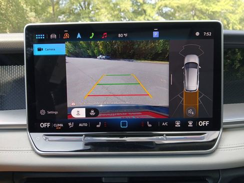 New 2025 Volkswagen Tiguan SE image 19