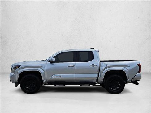 Used 2025 Toyota Tacoma SR5 AWD/4WD image 9