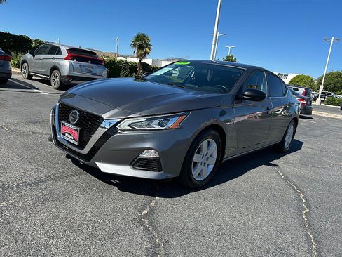 Used 2019 Nissan Altima 2.5 SR FWD image 3