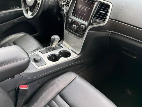 Used 2018 Jeep Grand Cherokee Limited image 20