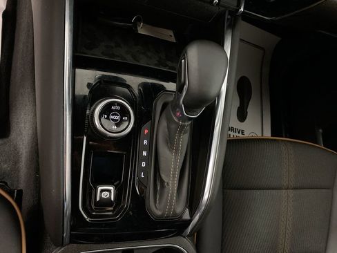 Used 2023 GMC Canyon AT4 w/ Technology Package image 19