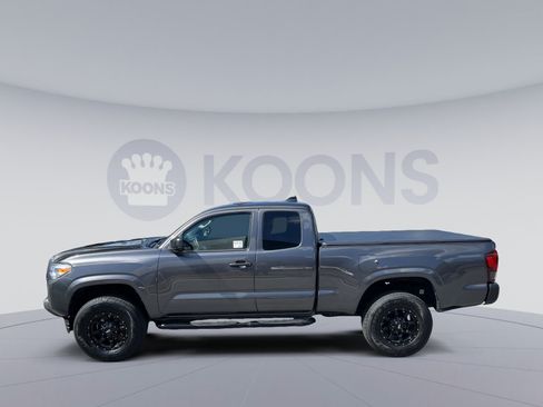 Used 2022 Toyota Tacoma SR AWD/4WD image 2