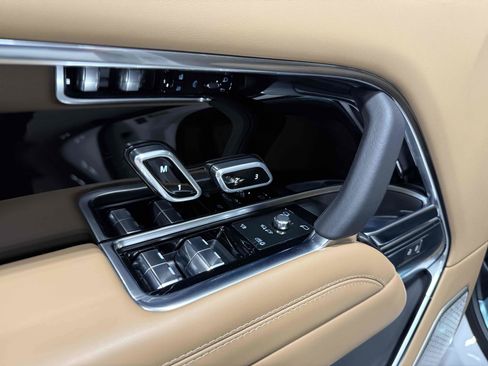Used 2025 Land Rover Range Rover Long Wheelbase Autobiography image 35