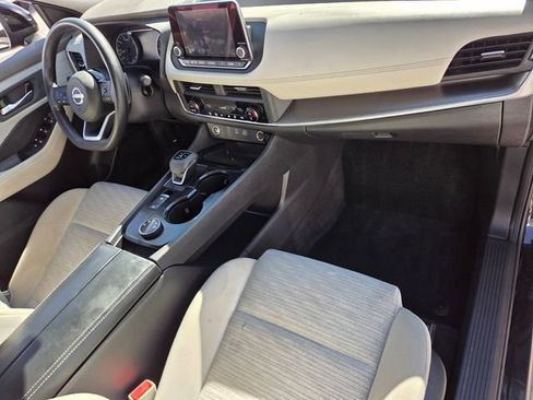 Used 2023 Nissan Rogue SV image 16